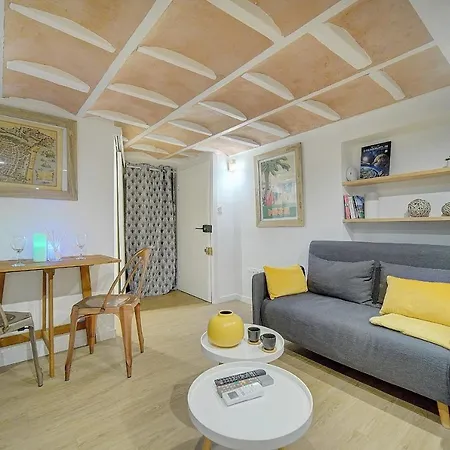 Apartment #31 Comfy Place In The Old Town Balcony & Ac 2min To