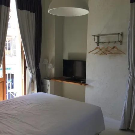 Bed & Breakfast With A Vue 3*