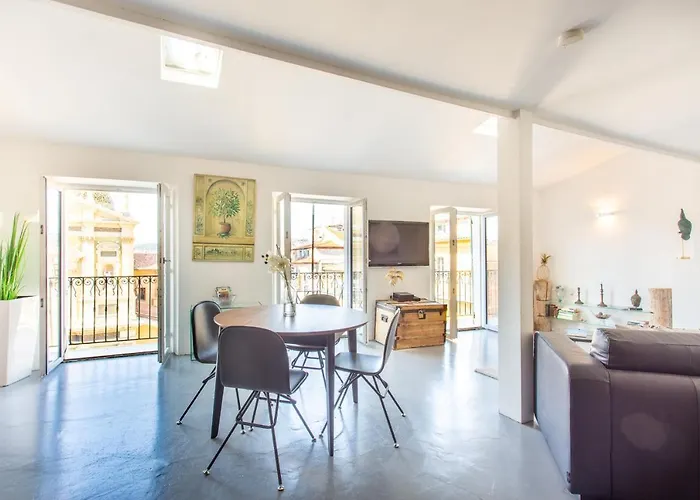Ross 5- F2, Lumineux, Balcon, Loft, Clim, Vieux-Nice