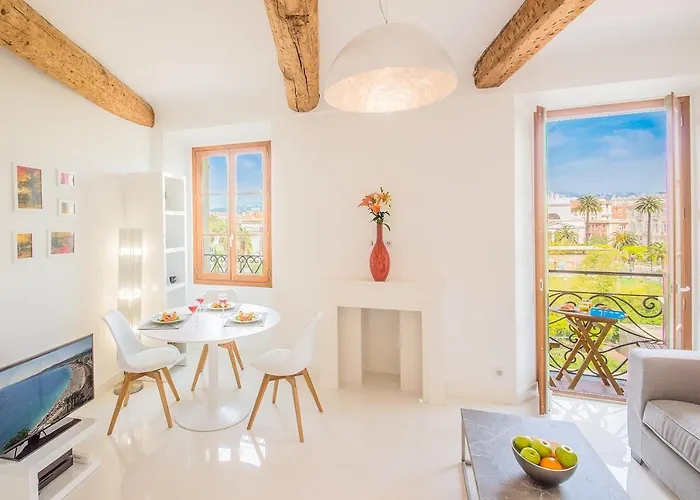 Sunlight Properties - Bo - Hyper Central, Balcony, 5 Mins To The Beach