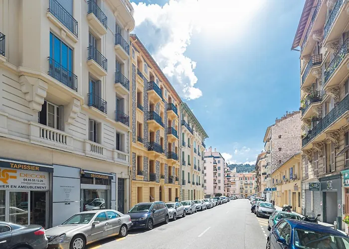 Cosy 1 Bdr Near Garibaldi Square - Top Floor & Ac