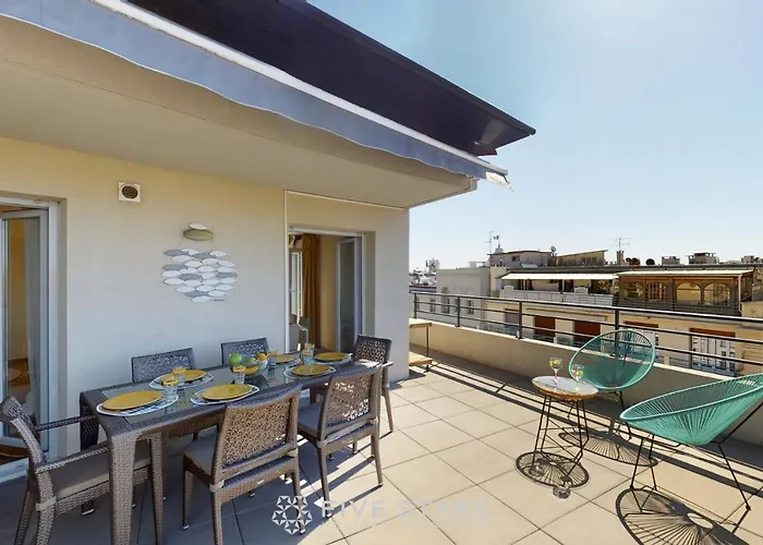 Luxury Beach Five Stars Holiday House