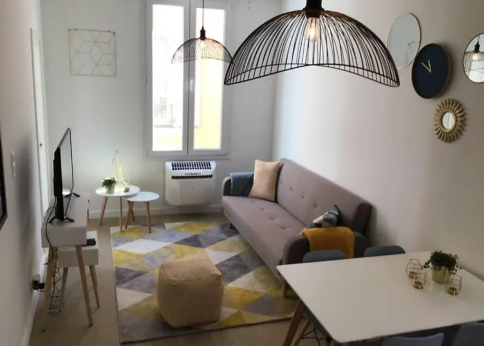 Appartement 2 Chambres Refait A Neuf, Climatise, A 2 Min De La Mer