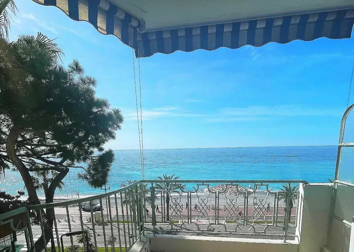 Holiday Vigie Promenade