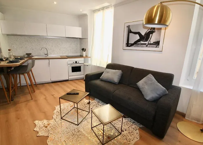 Lovely Apartment Heart Of Golden Square Fiber Wifi