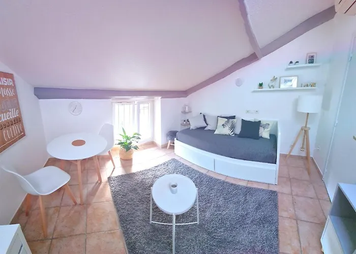 Nice : Studio Idealement Place En Centre Ville