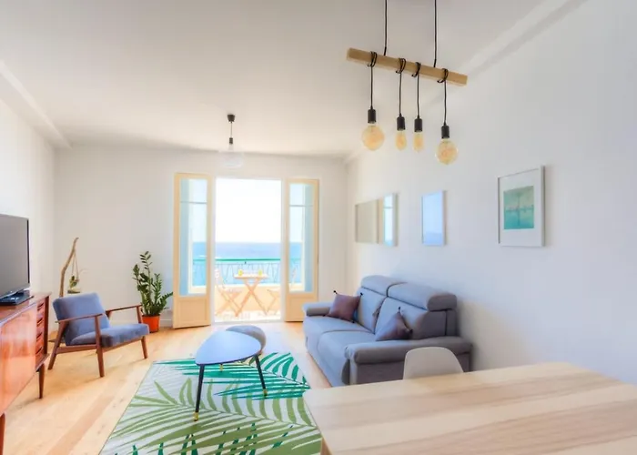 Sunny Private Apartment With Sea View Near The Beach