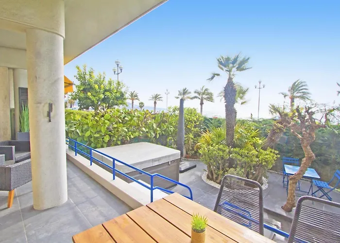 Luxury Garden Jacuzzi Promenade