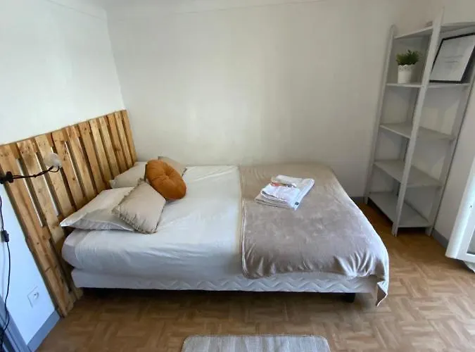 Appartement Typique Nicois En Plein Centre Ville
