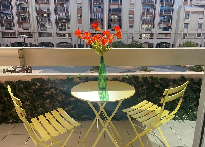 Nice Port , 2Br, 6 Guests, Walk To Beach And Old Town