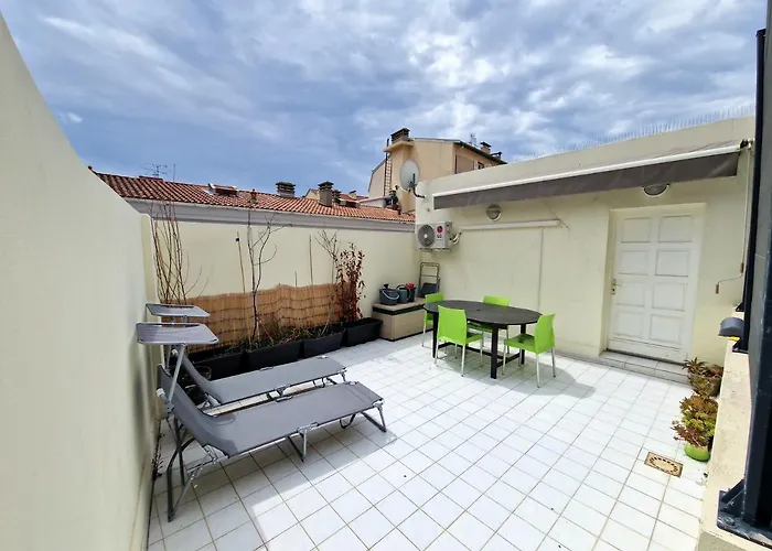 Plein centre Appartement climatisé et spacieux avec grande terrasse sur le toit à Nice