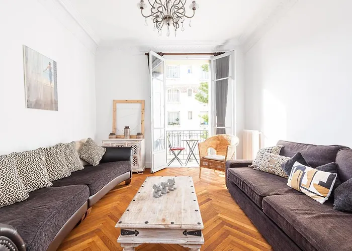 Wonderful And Bright Apartment Close To Everything