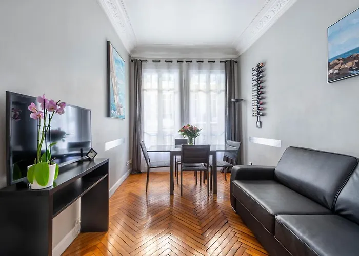 Nice Central Art Deco Flat 45 M²