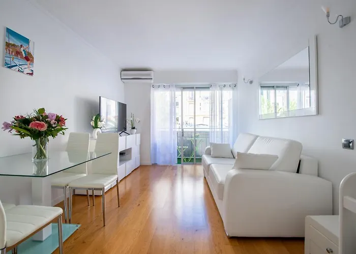 Sunny Studio With Balcony And Ac Near The Sea