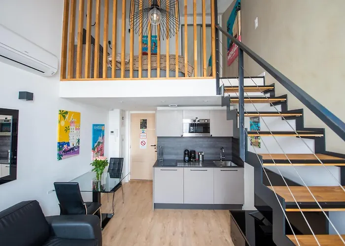 Central Lamartine Flat - Brand New