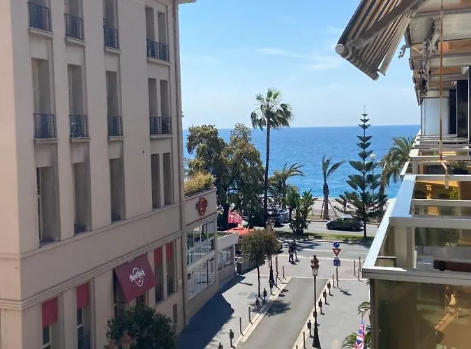 Le Royal, Spacious Seaside Apartment Rooftop And Pool