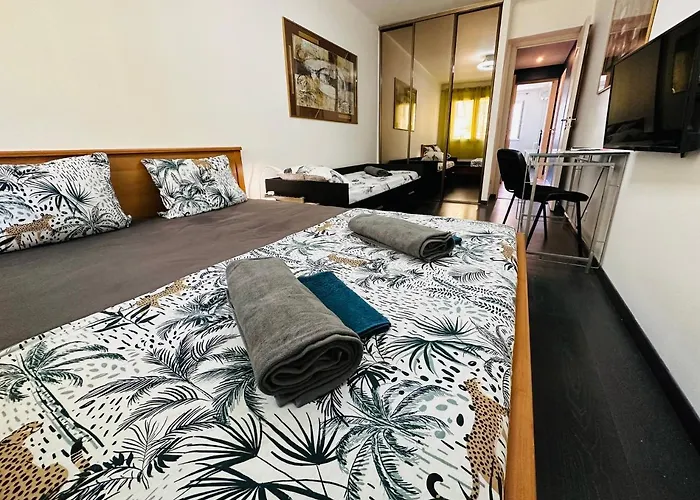 The Nice - 3 Rooms, 3Air Cond, 3Tv, 3Fans, 2 Wc, Wifi Everywhere 5Min Aeroport, Train, Beach, 1Min Tram, 15 Min Centre, Port, Parking Possible