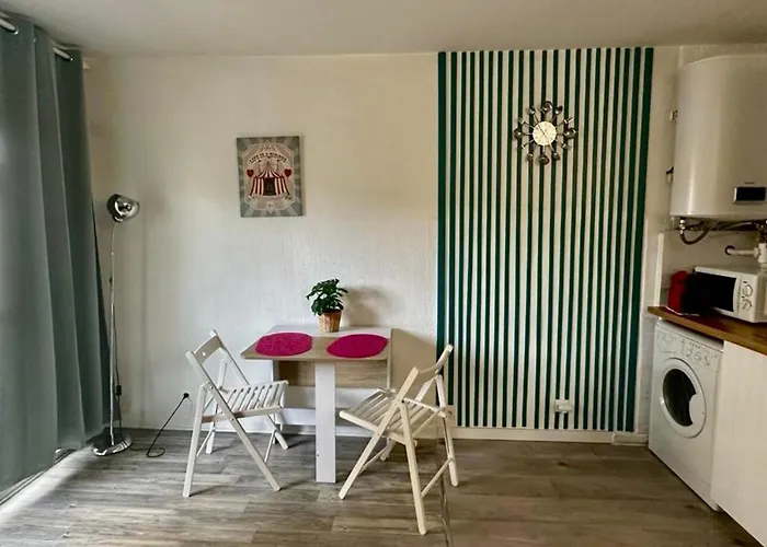 Bright Studio With Balcony At The Foot Of The Sea