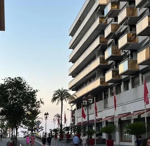 Petit 2 Pieces Carre D\'Or