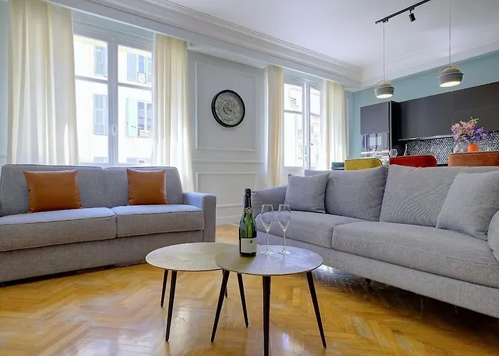 Luxury Apartment In City Center Of Nice