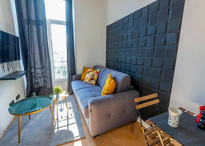 304 B Charming 2 Room Apartment Refurbished Super