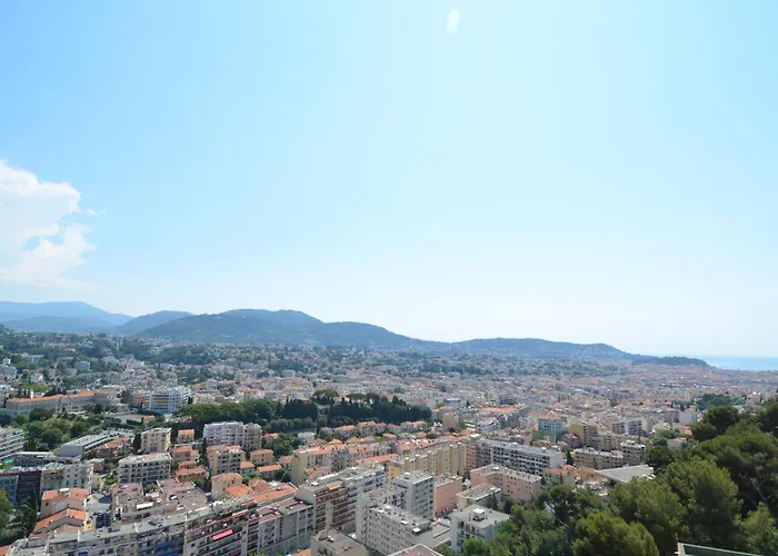 Appartement vue panoramique avec piscine pour 6 personnes à Nice quartier Pessicart