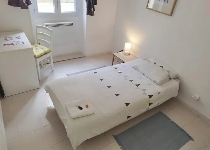 Private Room In Shared Apartment In The Center Of Nice