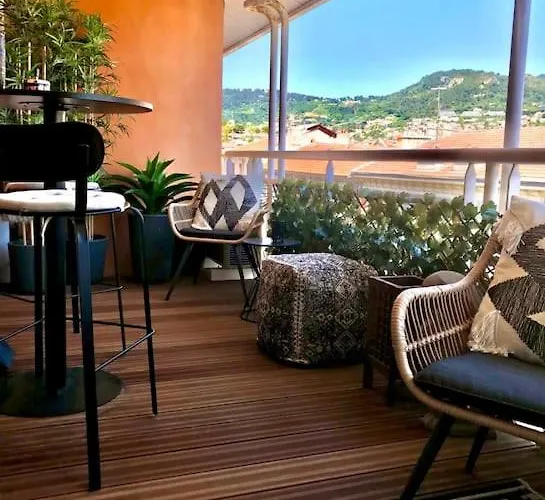 Stylish 4-Star Cocoon In The Heart Of Le Marais Nicois
