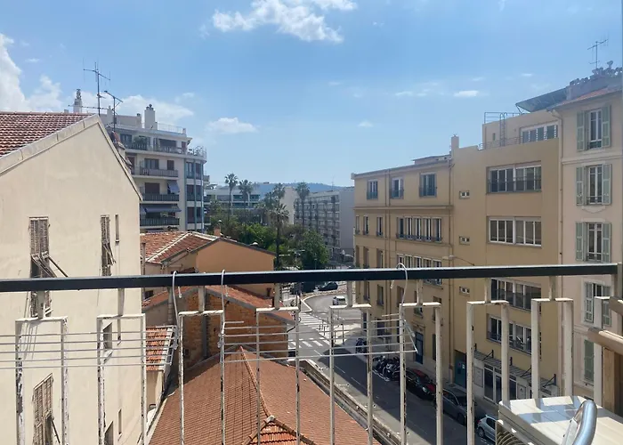 Mirela\'S Private Room With Key, Ac, Lift & Balcony In The Center Of Nice On The Cote D\'Azur