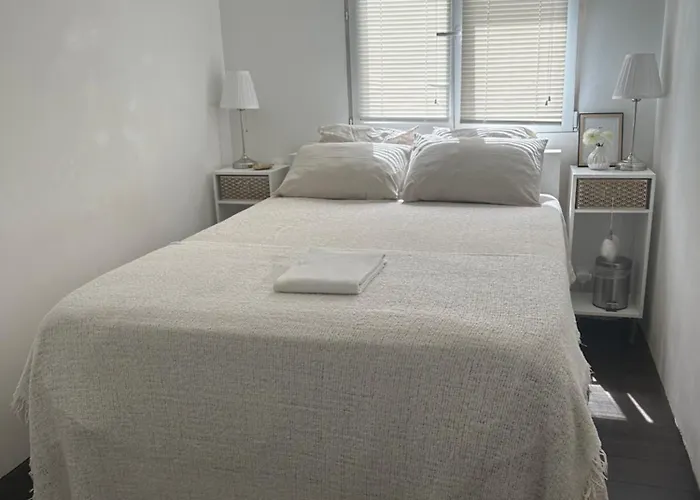 Location De Chambre Privee Dans Residence Securisee Privee,Parking Gratuit , 1 Minute Du Tramway, A 9 Minute Du Centre Ville, Accessible A Plusieurs Transports