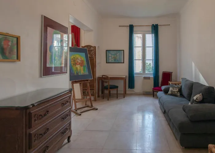 La Porte Bleue Furnished Flat