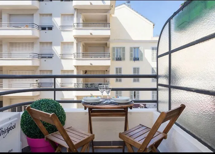 Royal Apartment Near The Beaches