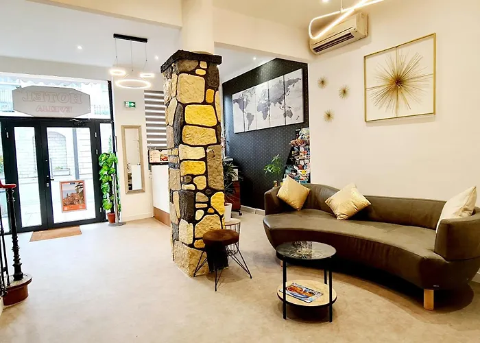 Evelia Hotels