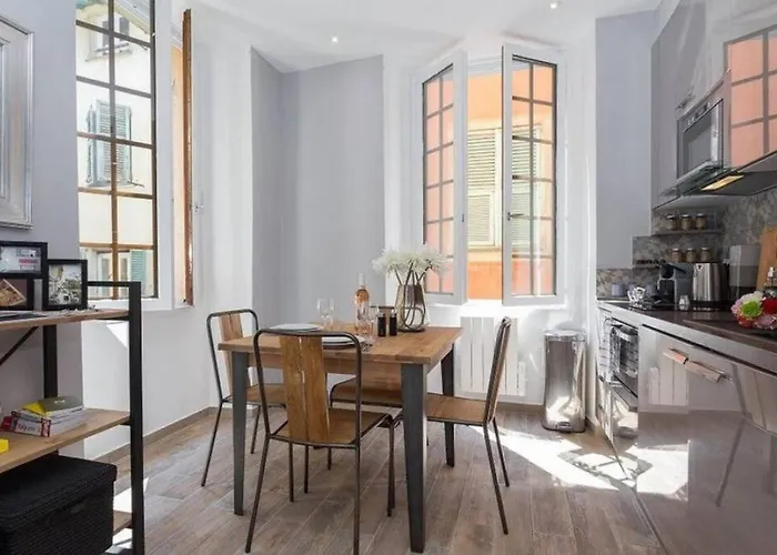 Apartment In Old Town - 2Min Beach, Restaurant & Bars