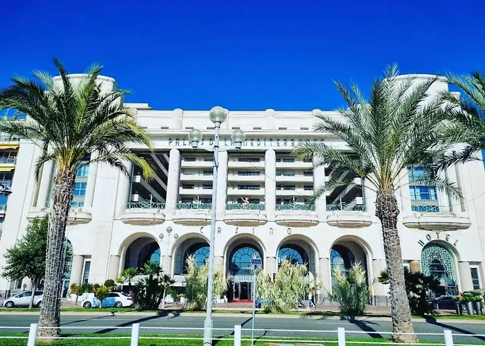 Grand Palais De La Mediterranee Beach Access Apartment
