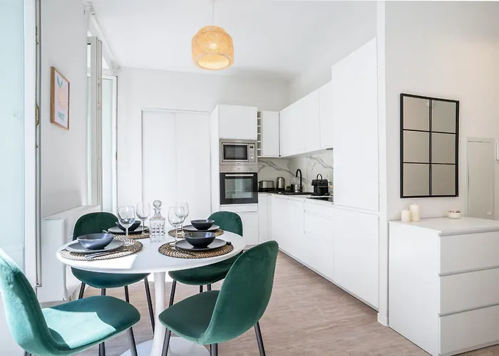 06Bz - Modern Apartment In The Heart Of The Port