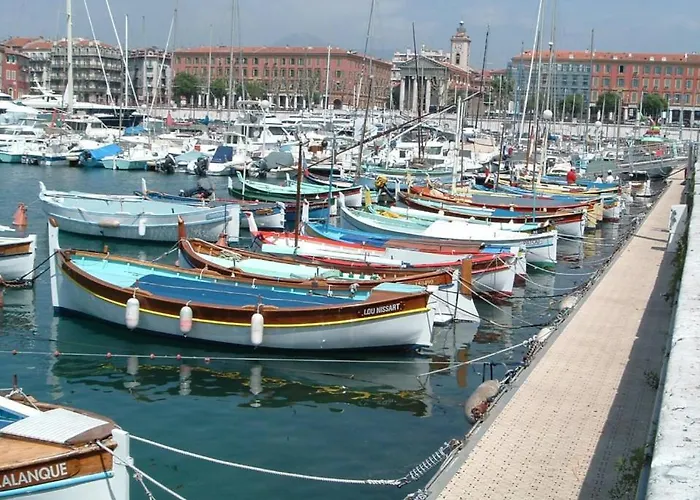 A Deux Pas Du Port Yourhosthelper