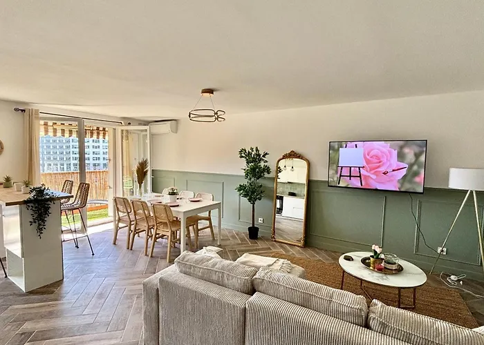 Modern & Cosy 3 Bedrooms Train Tramway