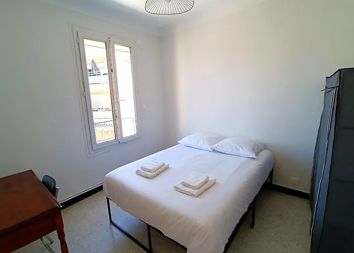 Apartment With Terrace Near The Sea