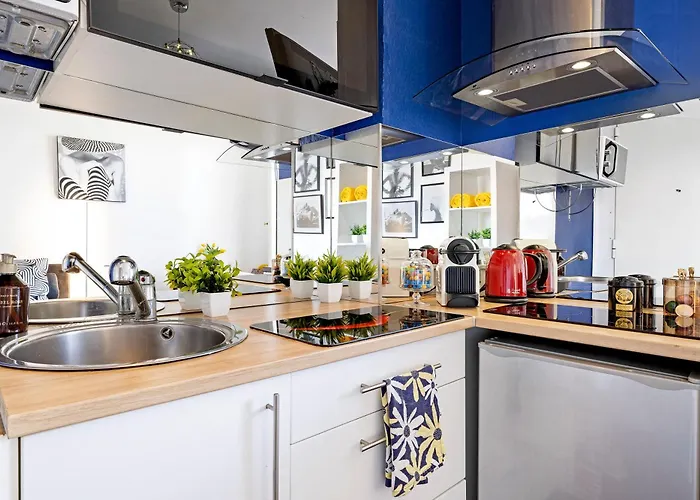 Center - Balcony Quiet - Air Conditioner - Kitchen - Wifi - Tram