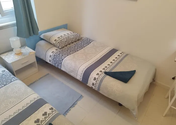 Private Room In Shared Apartment In The Center Of Nice