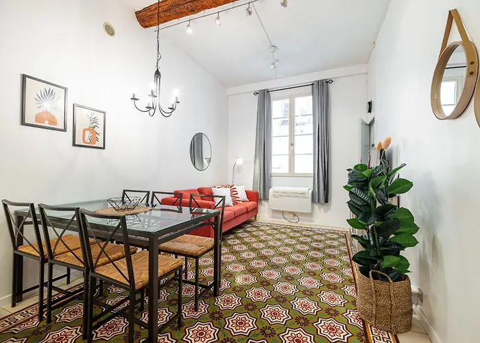 2 Bdr With Independent Studio - Old Town