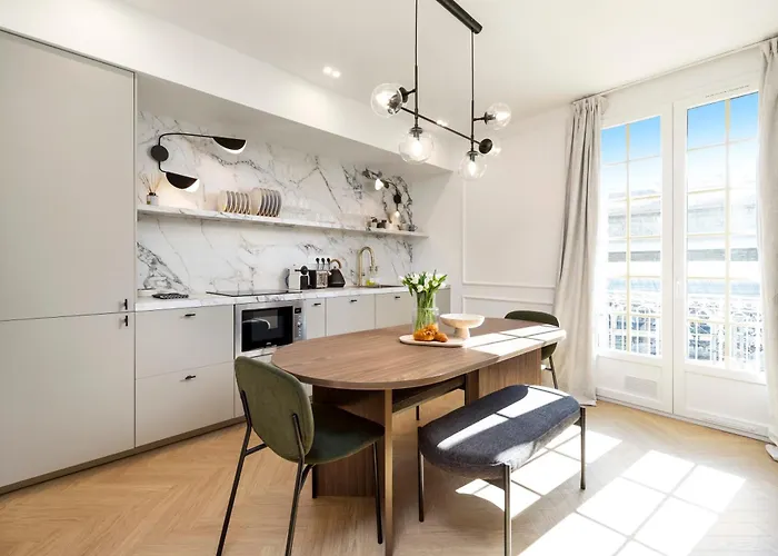 Designer Top Floor Peaceful Elevator Fiber Wifi, Balcony