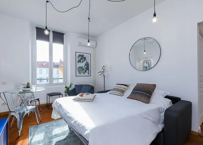 7 Medecin - Place Massena - Central 2P - Lumineux - Climatise