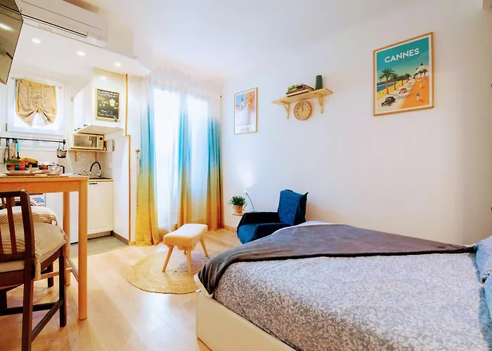 Haliviera - Golden Square, 1Min From Beach