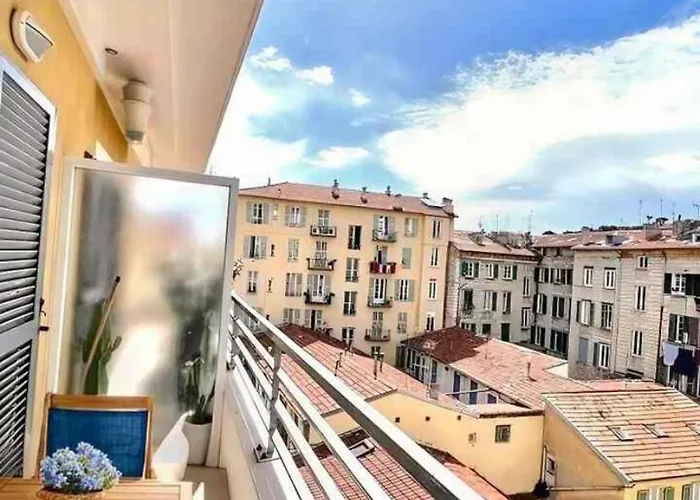 Charming Flat With Sunny Balcony Port De Nice