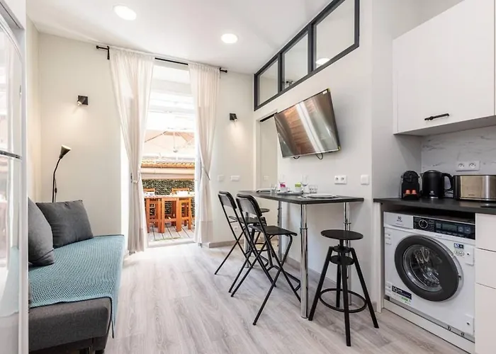 1 Bed, Center Of Nice With Ac