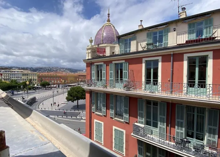 Nice City Center-Beach Escape