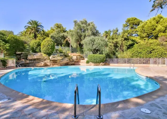 Studio Terrasse Au Calme Nice, Avec Piscine !