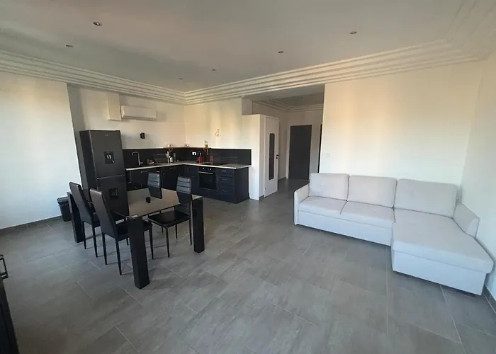 3-R Bright, Beach Within 15 Min Walk